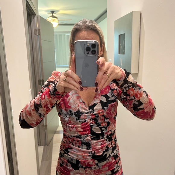 NWOT White House Black Market Shirred Floral top with Black lining. Size S. - Picture 5 of 7